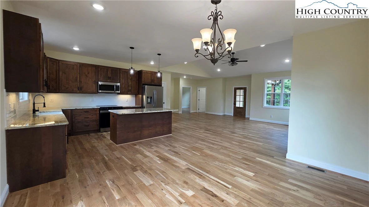 Image number 13 for the current listing