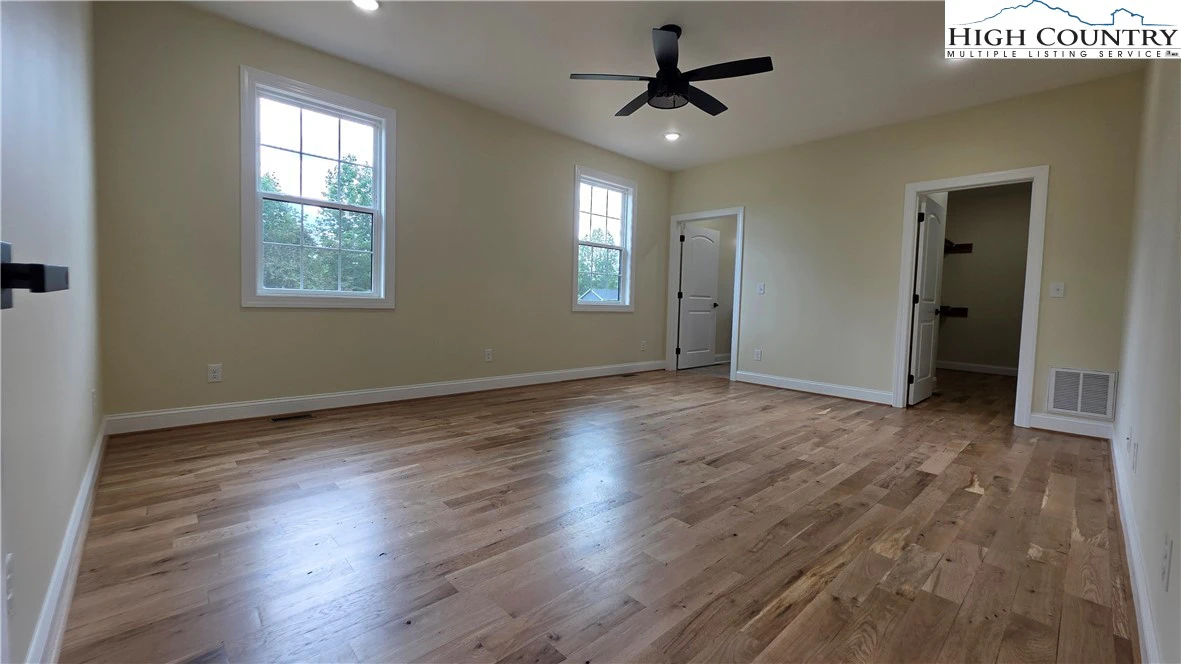 Image number 9 for the current listing