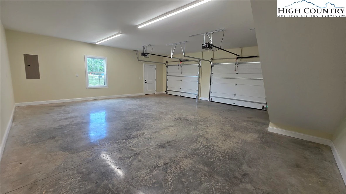 Image number 4 for the current listing