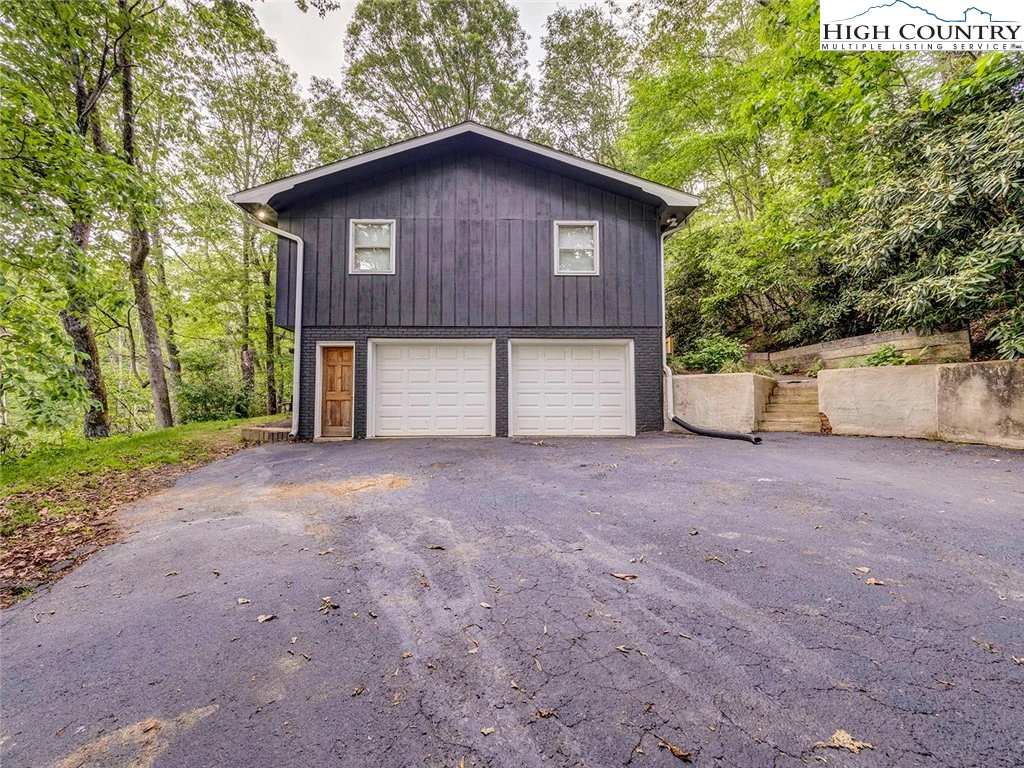 Image number 11 for the current listing