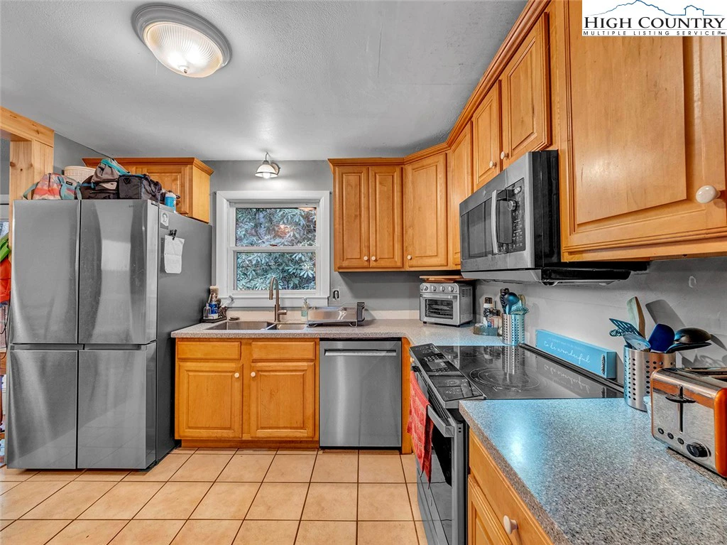 Image number 4 for the current listing