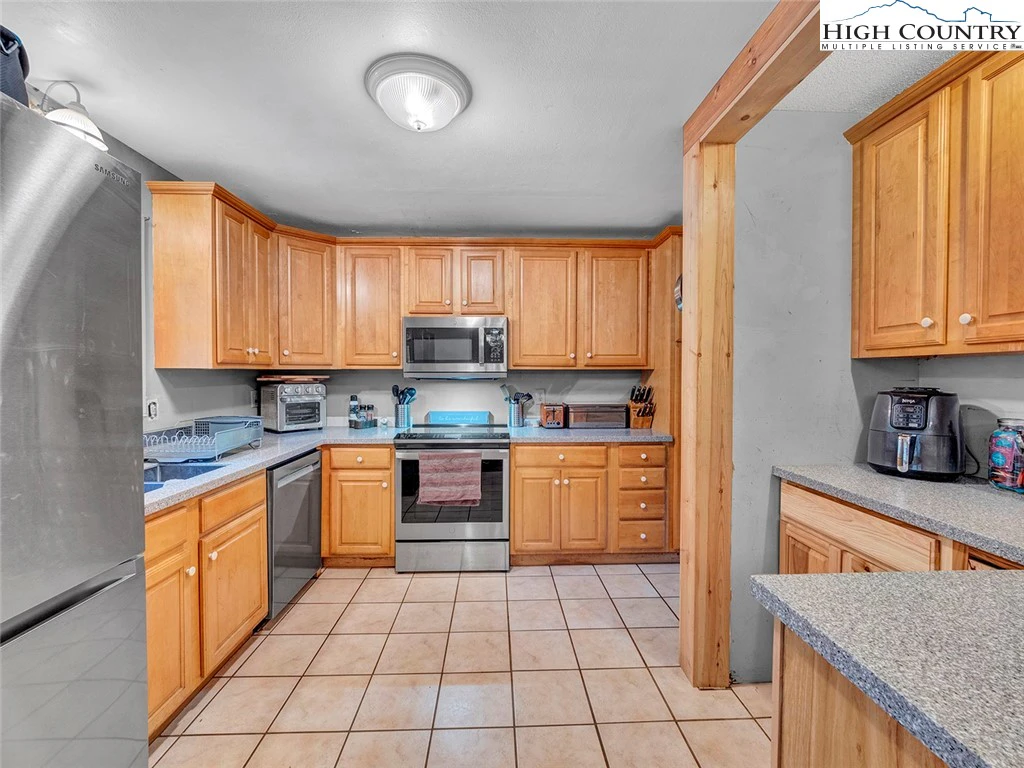 Image number 3 for the current listing