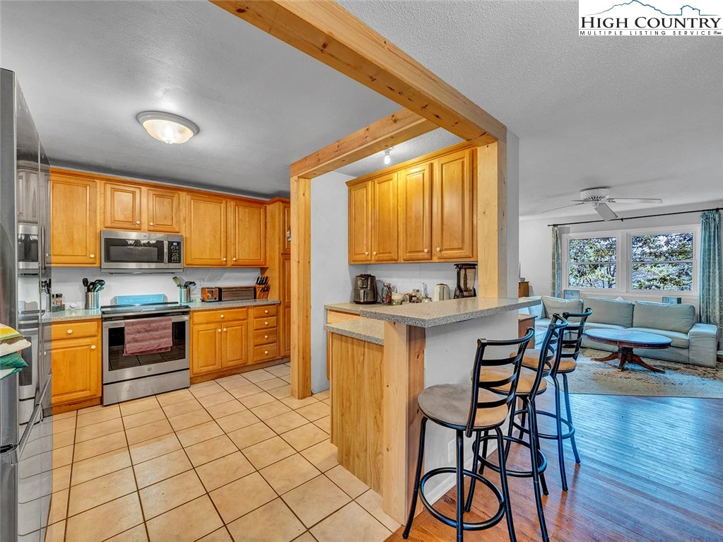 Image number 10 for the current listing