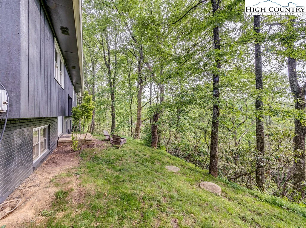 Image number 1 for the current listing