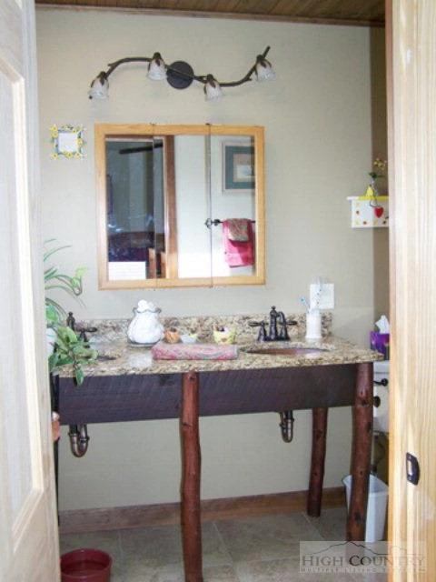 Image number 12 for the current listing