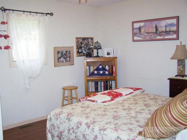 Image number 4 for the current listing
