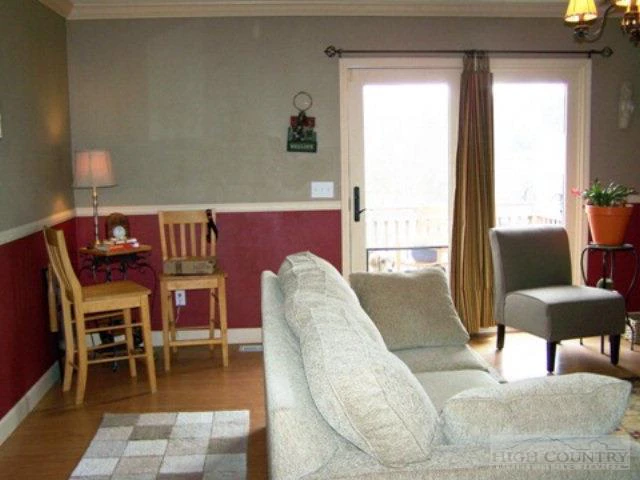 Image number 7 for the current listing