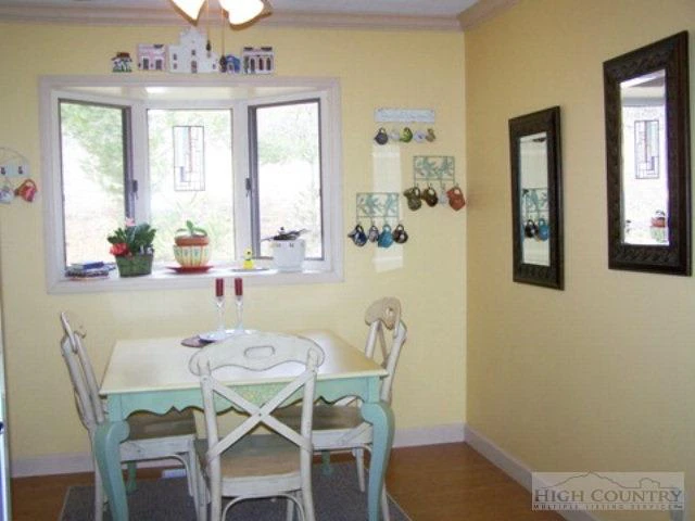 Image number 8 for the current listing
