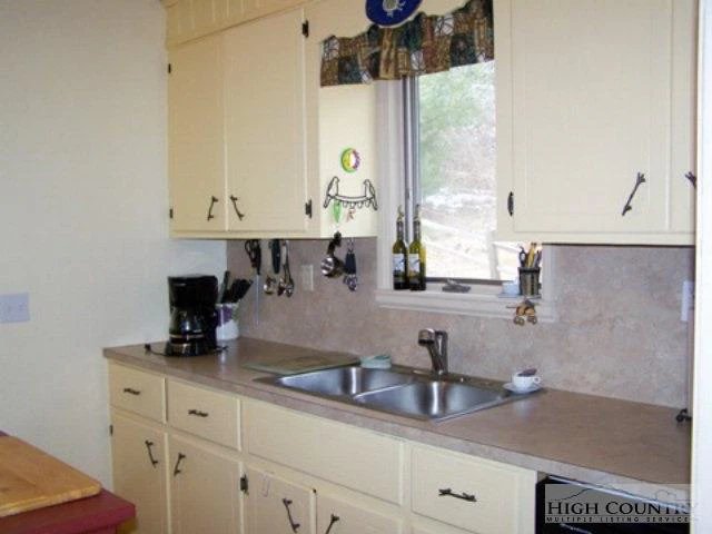 Image number 10 for the current listing