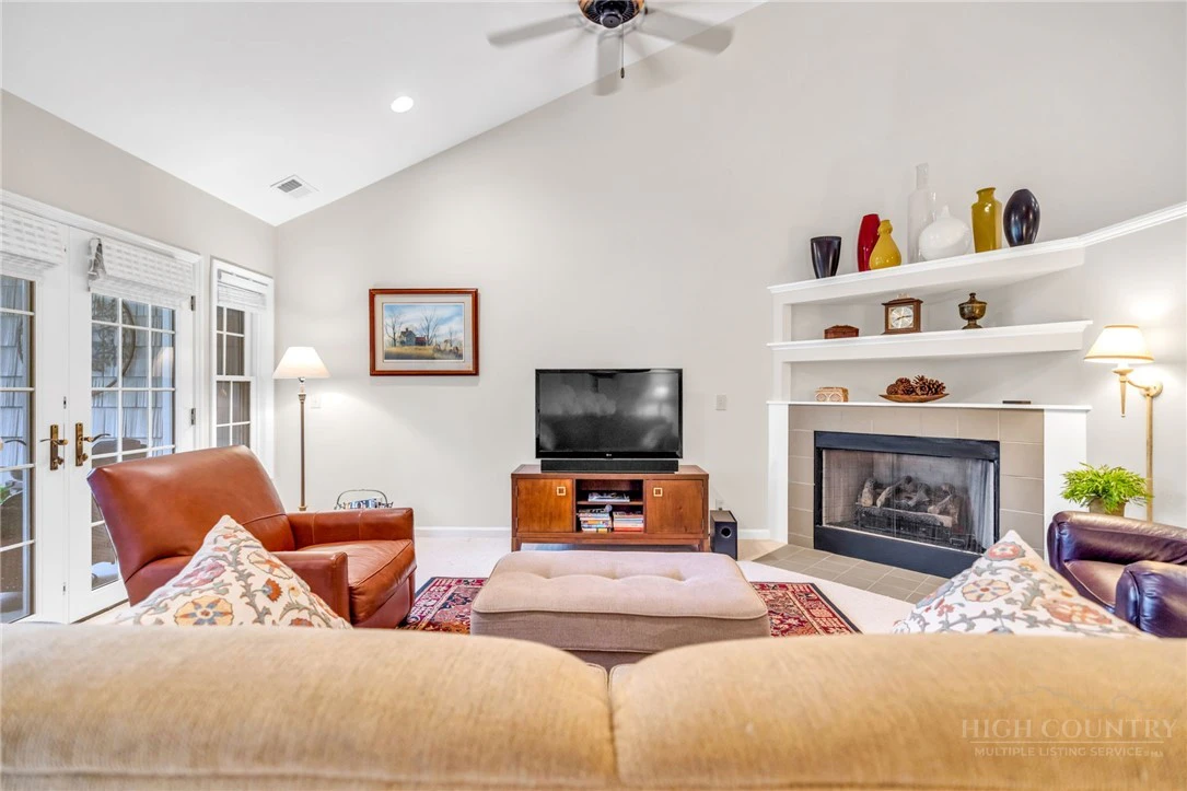Image number 7 for the current listing