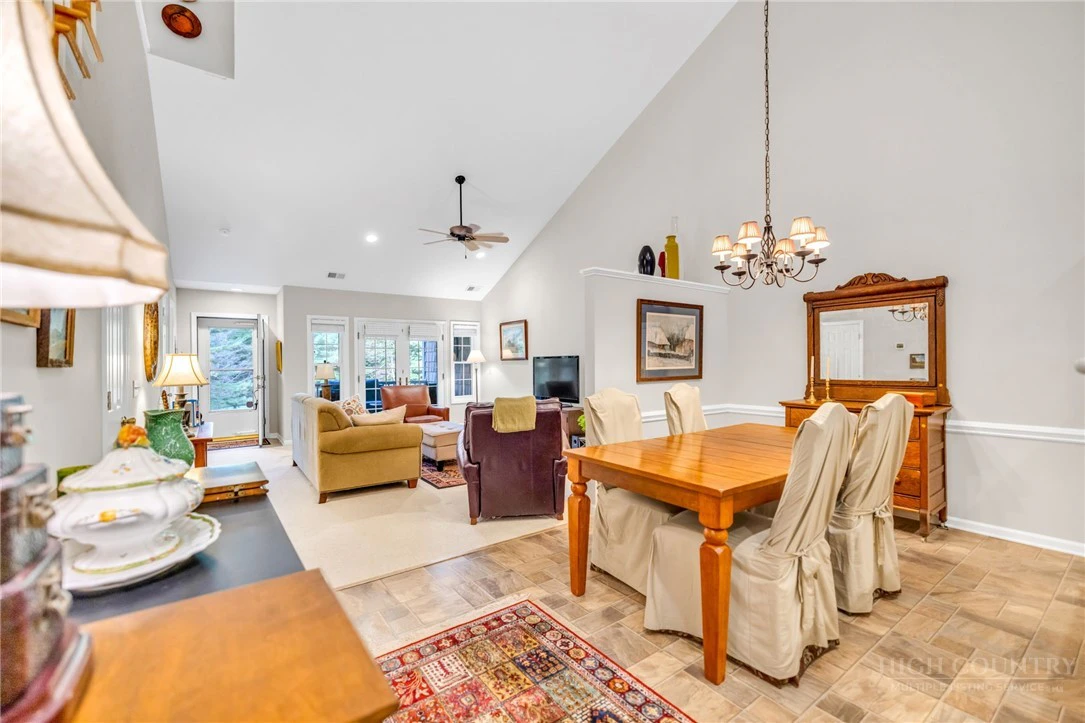 Image number 9 for the current listing