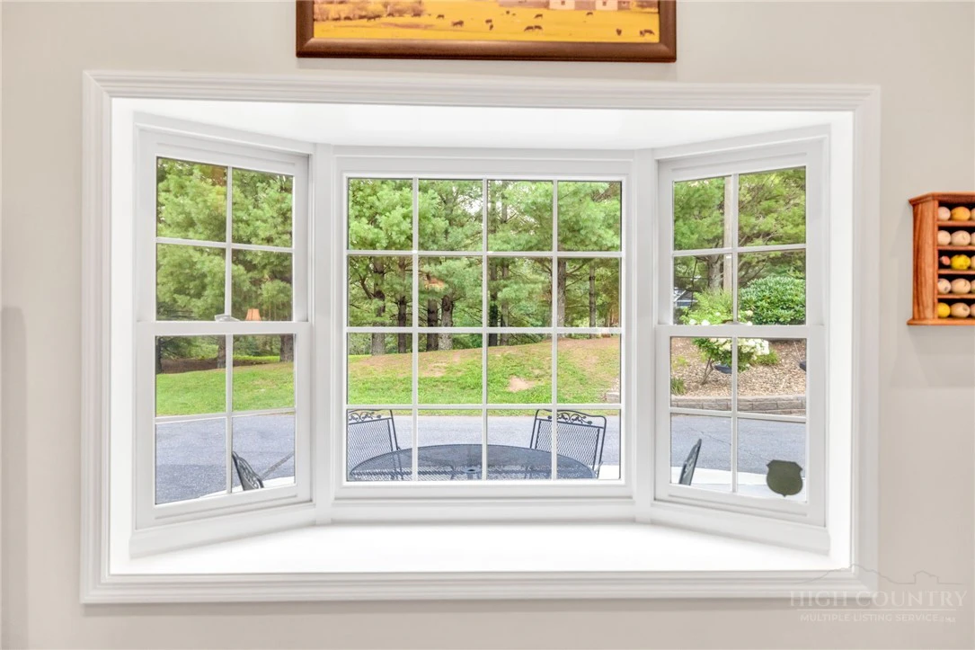 Image number 18 for the current listing