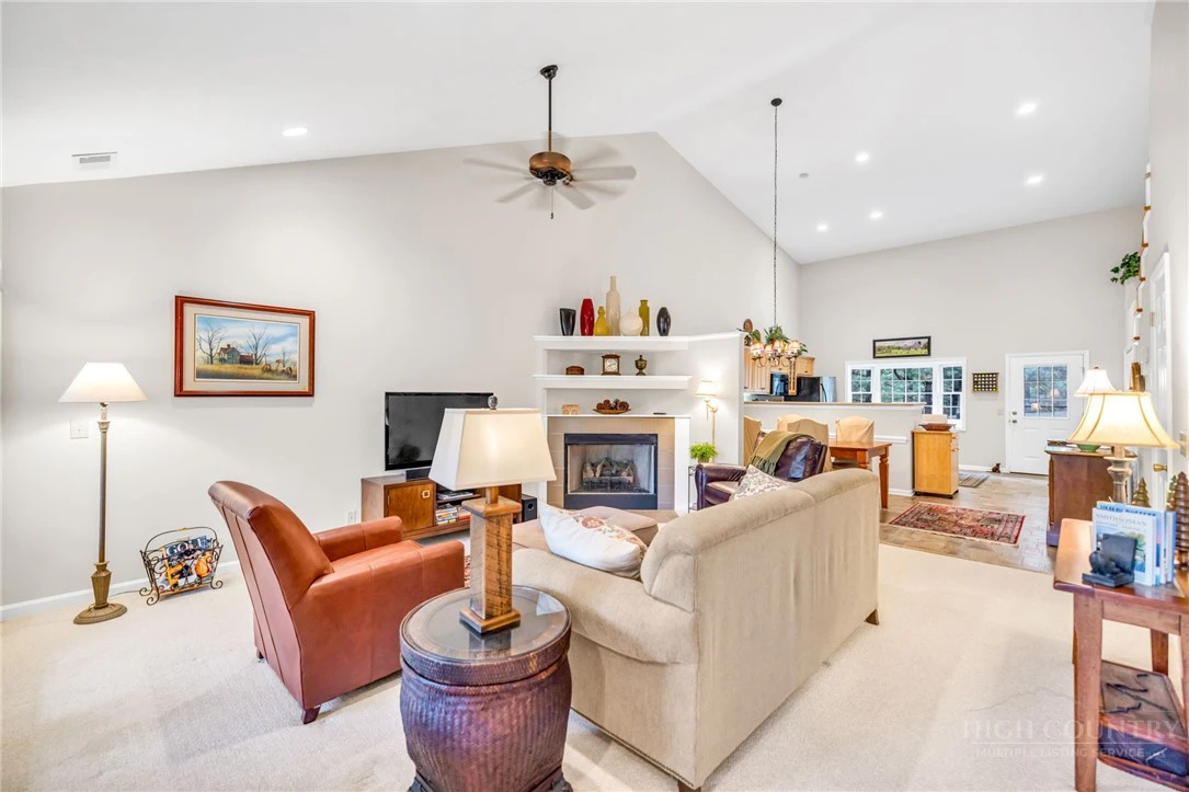 Image number 6 for the current listing