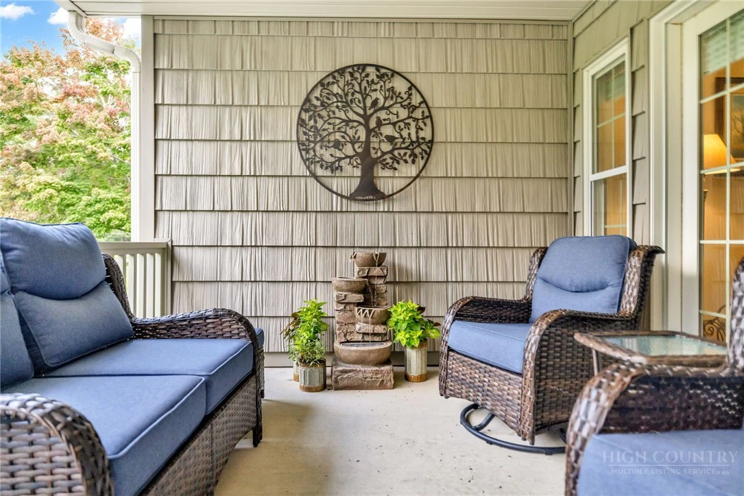 Image number 5 for the current listing