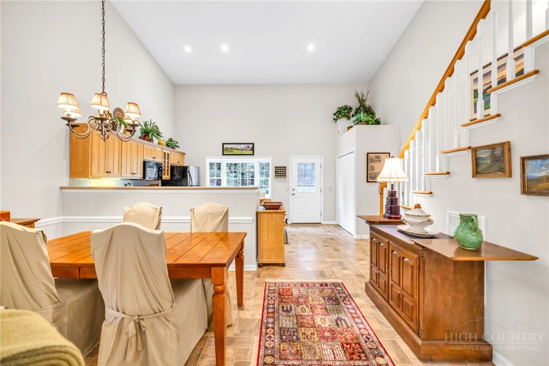 Image number 10 for the current listing