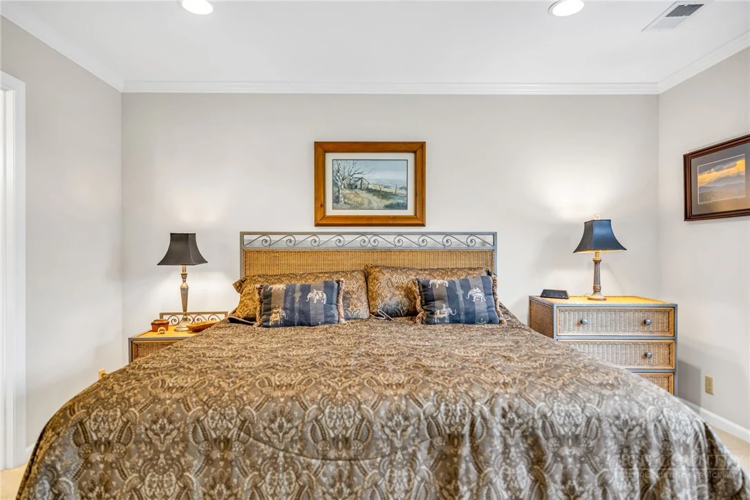 Image number 21 for the current listing