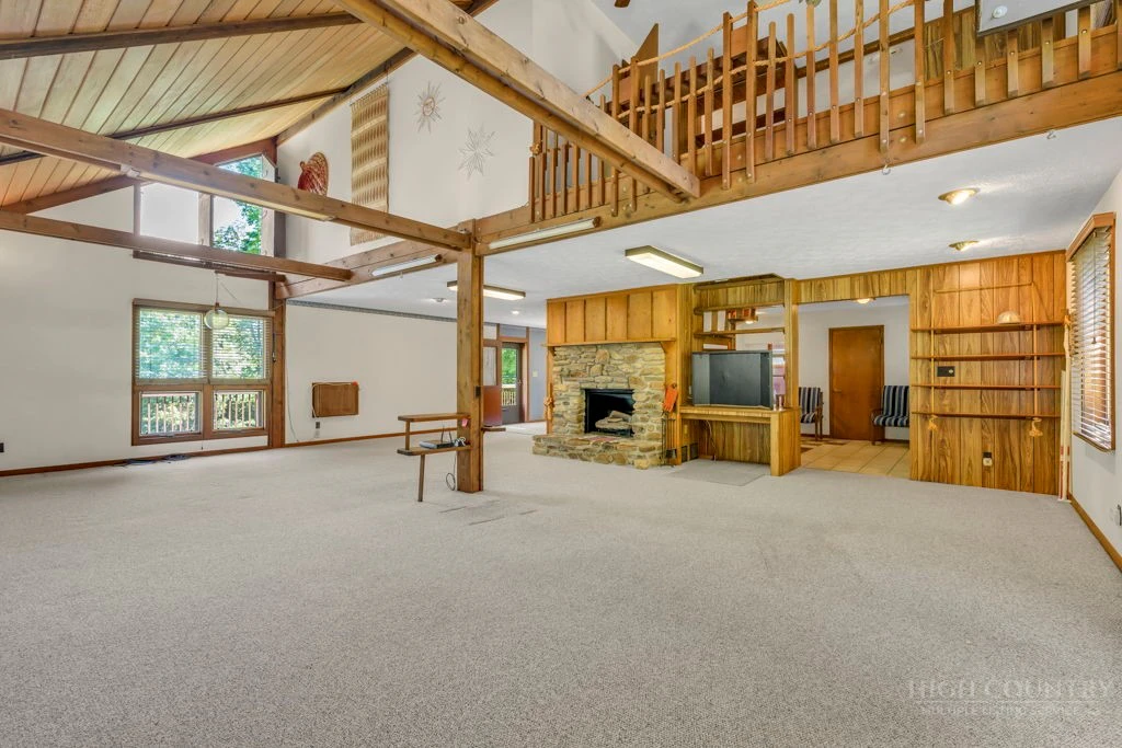 Image number 9 for the current listing