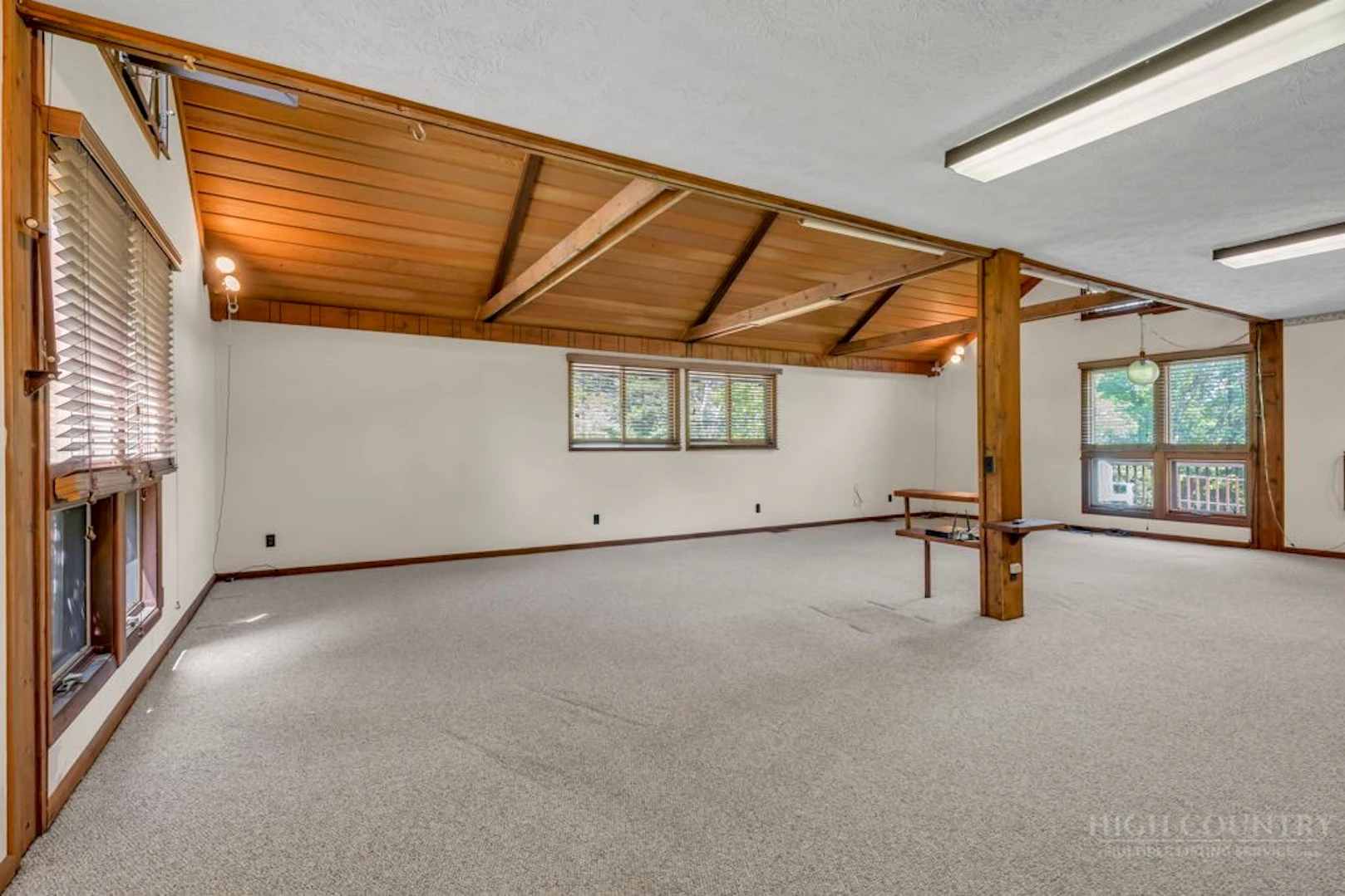 Image number 12 for the current listing