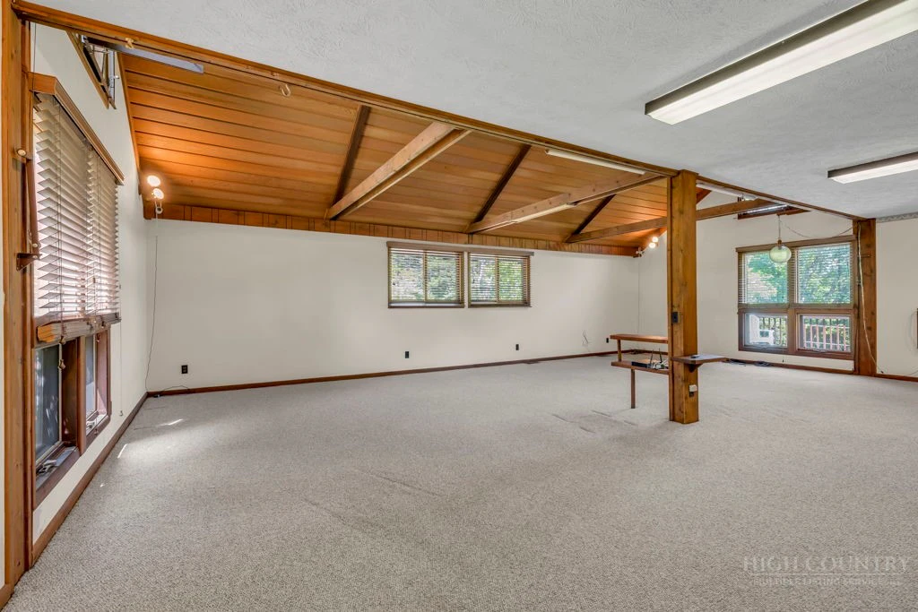 Image number 12 for the current listing