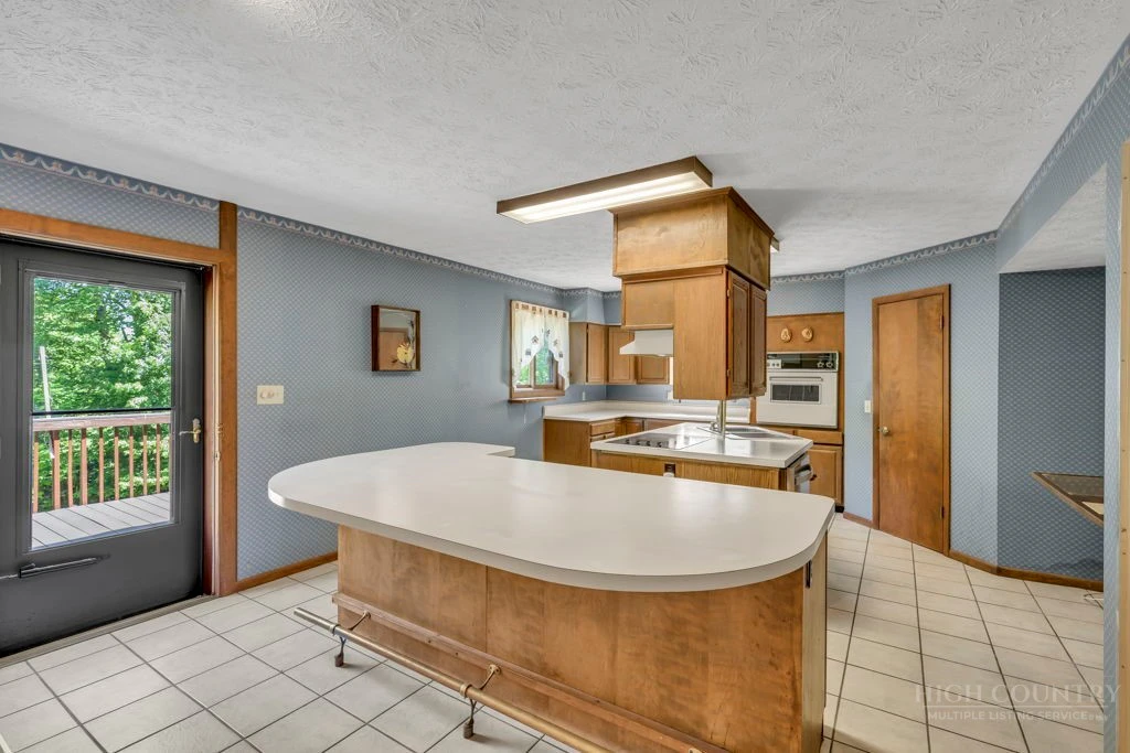 Image number 13 for the current listing