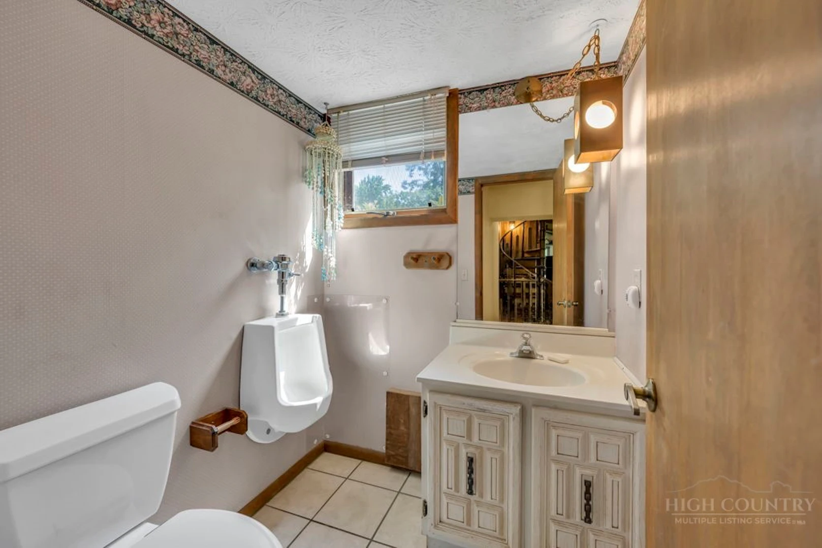 Image number 21 for the current listing