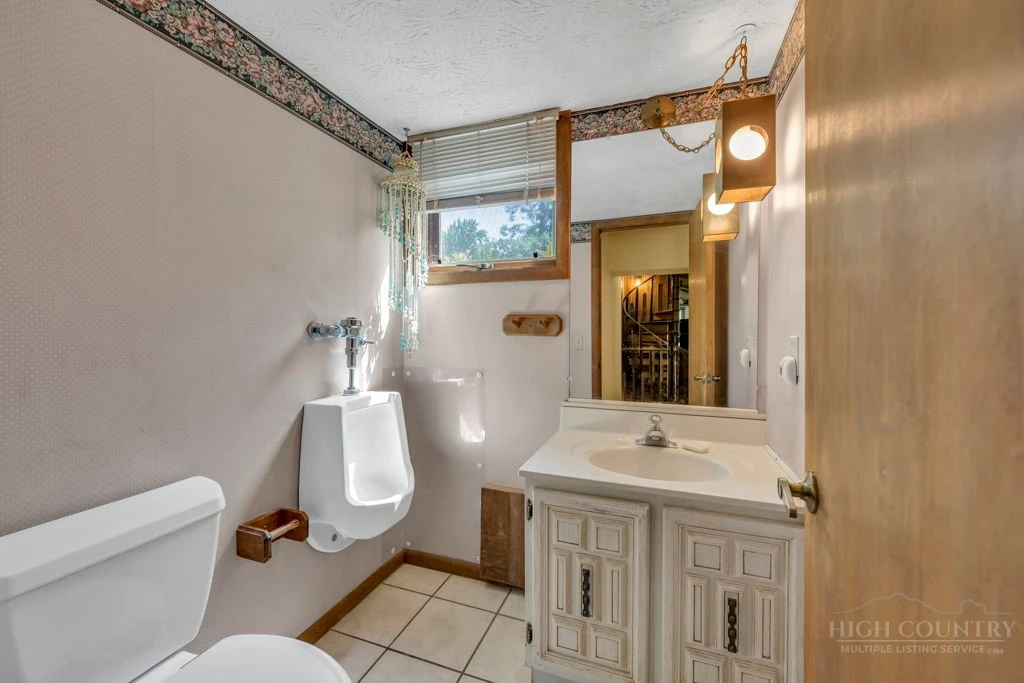 Image number 21 for the current listing