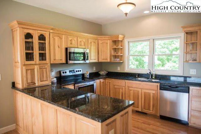 Image number 2 for the current listing