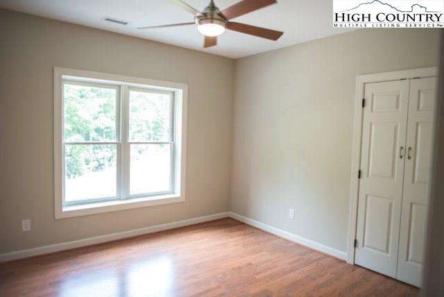 Image number 9 for the current listing