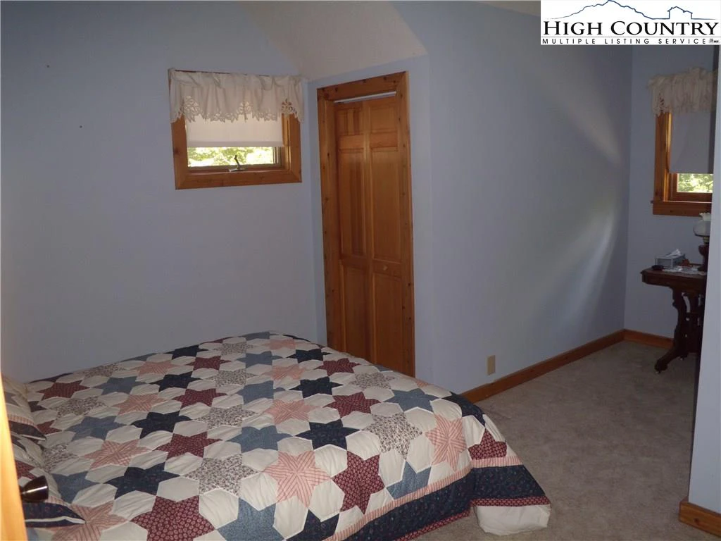 Image number 33 for the current listing