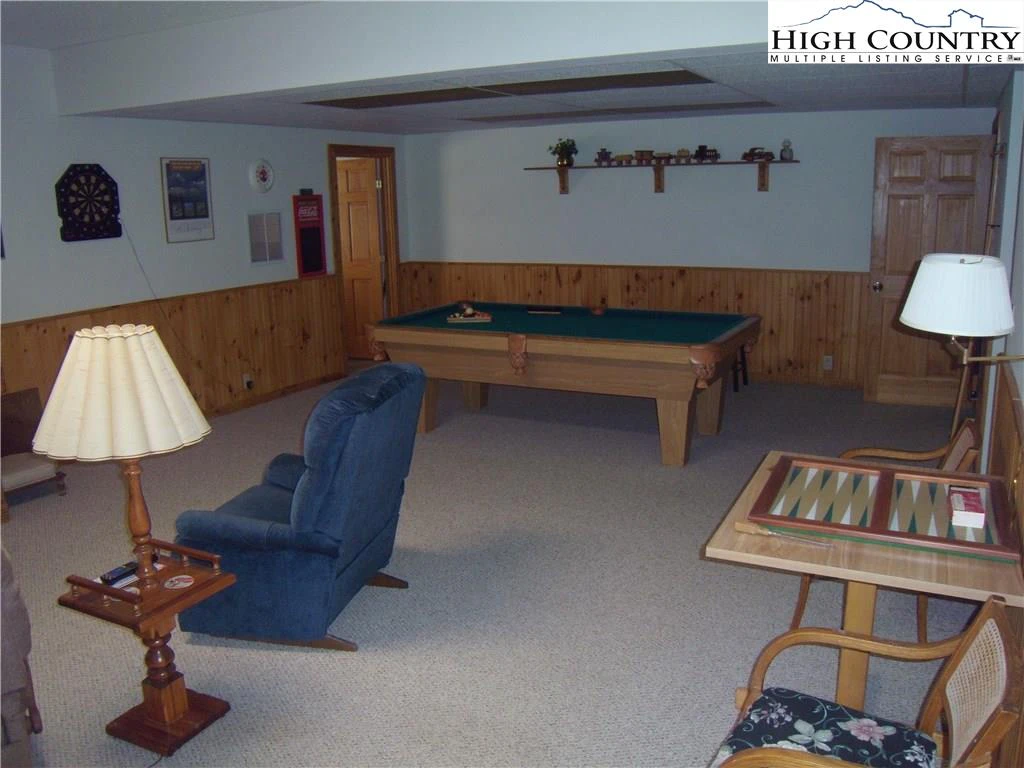 Image number 11 for the current listing