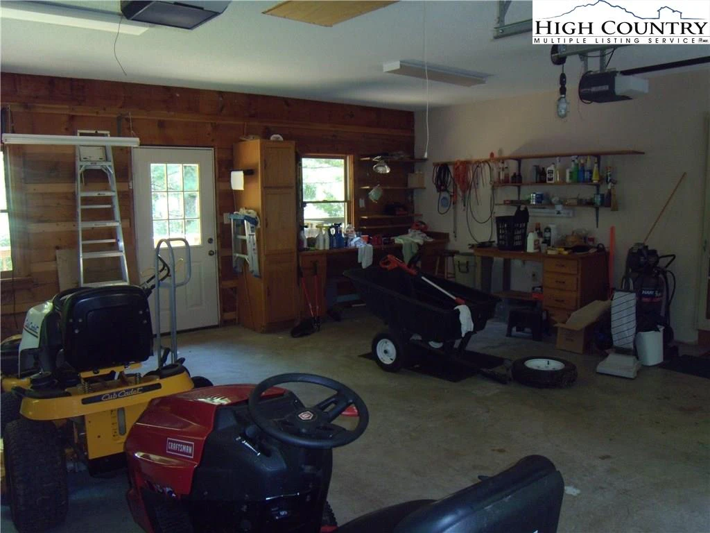 Image number 8 for the current listing