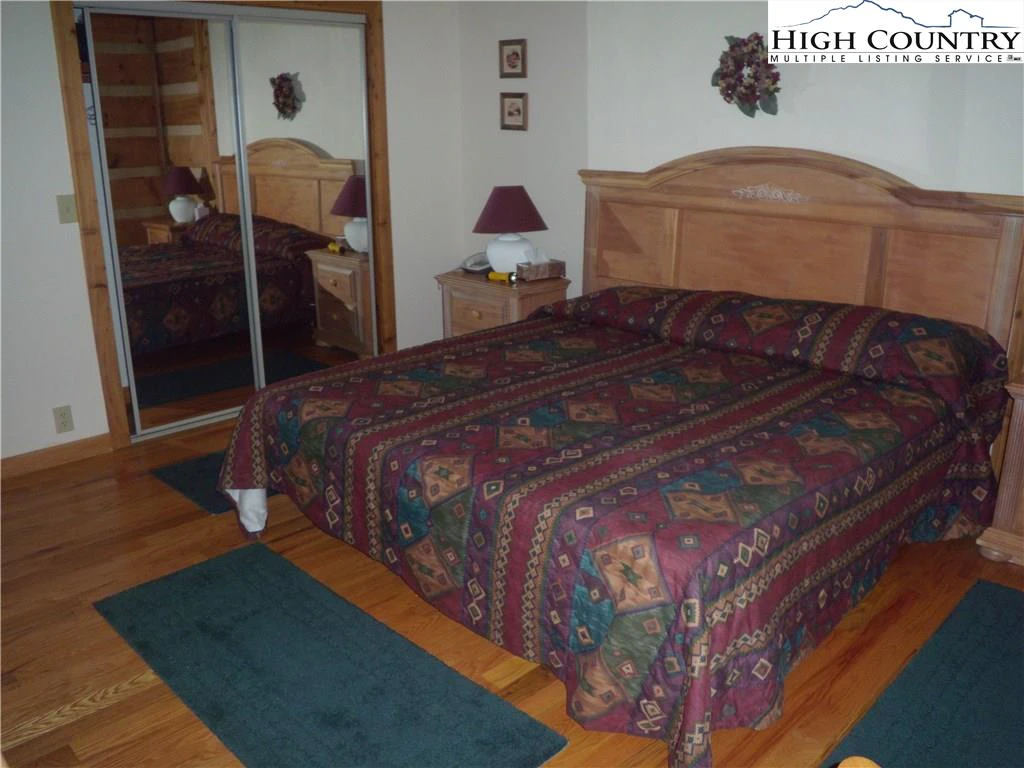 Image number 20 for the current listing