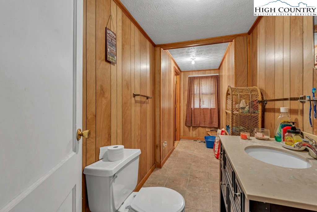Image number 19 for the current listing