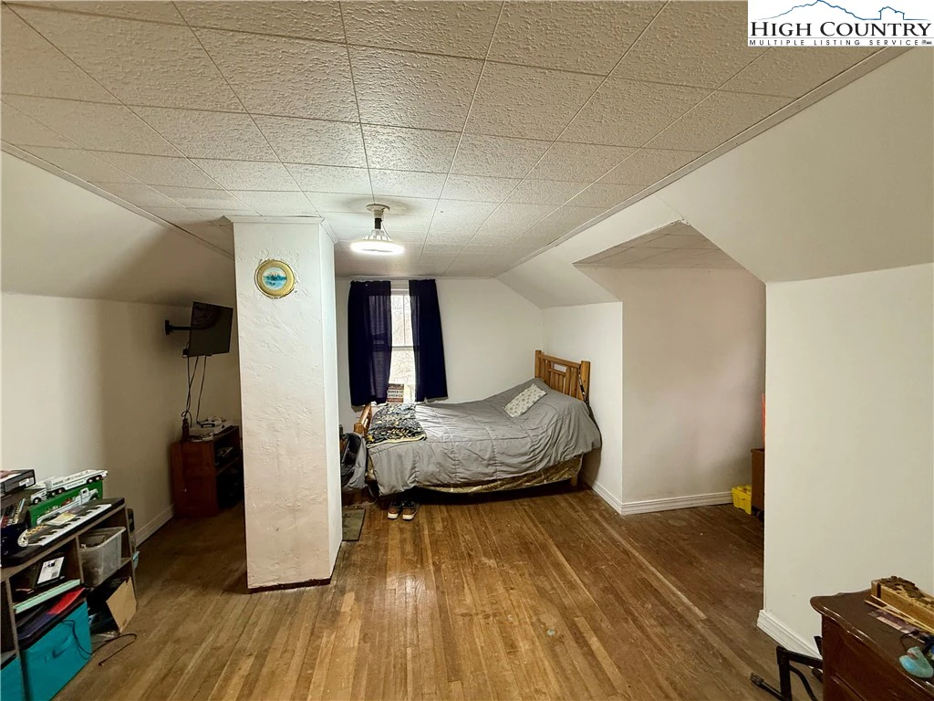 Image number 4 for the current listing