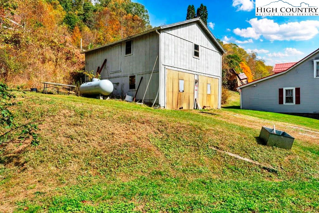 Image number 11 for the current listing