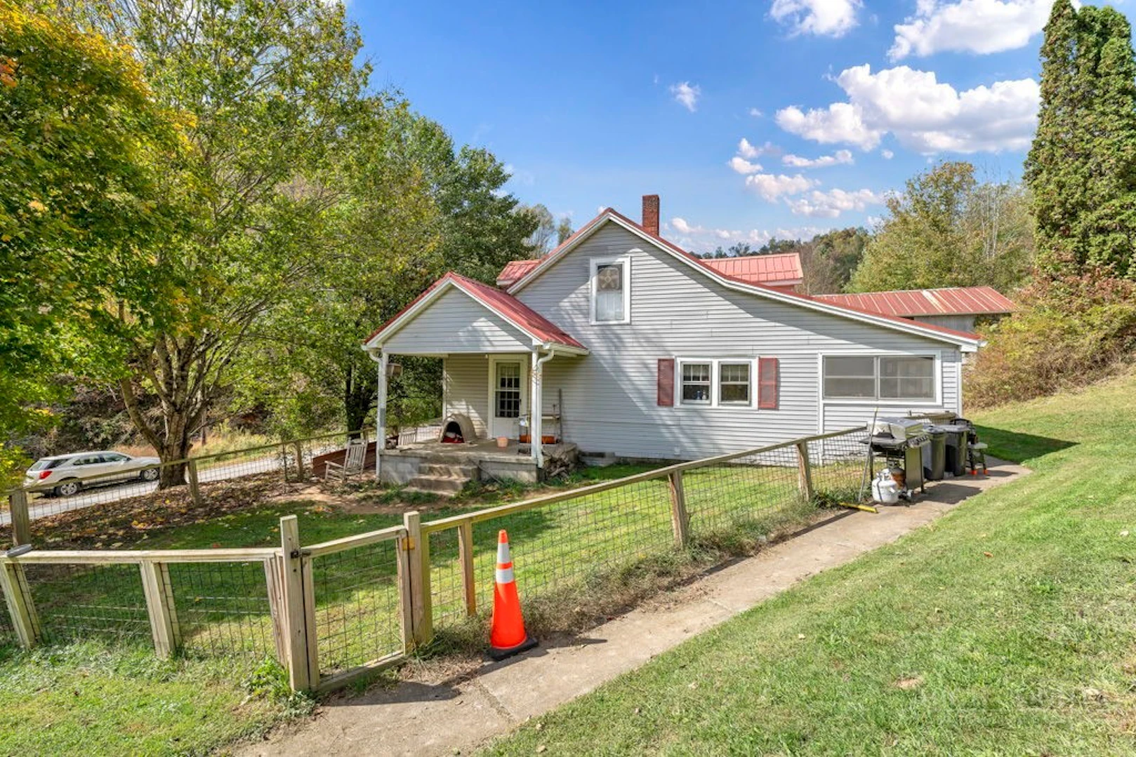 Image number 1 for the current listing