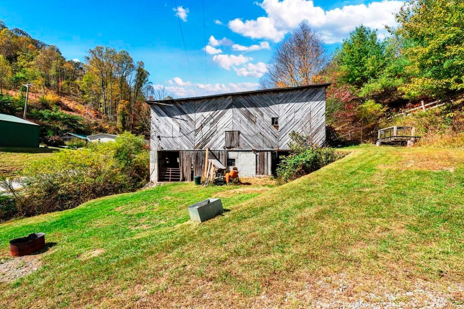 Image number 18 for the current listing