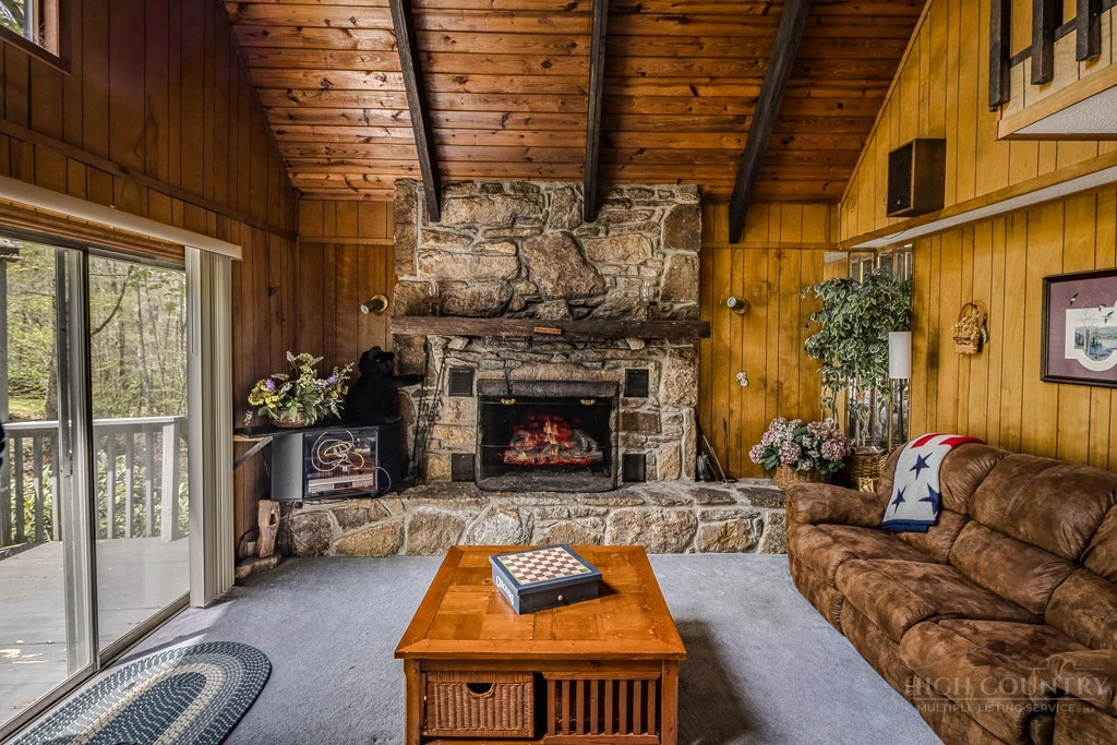 Image number 1 for the current listing