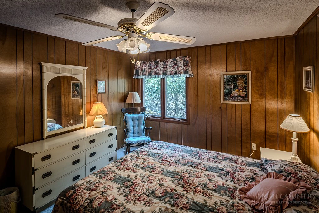 Image number 13 for the current listing