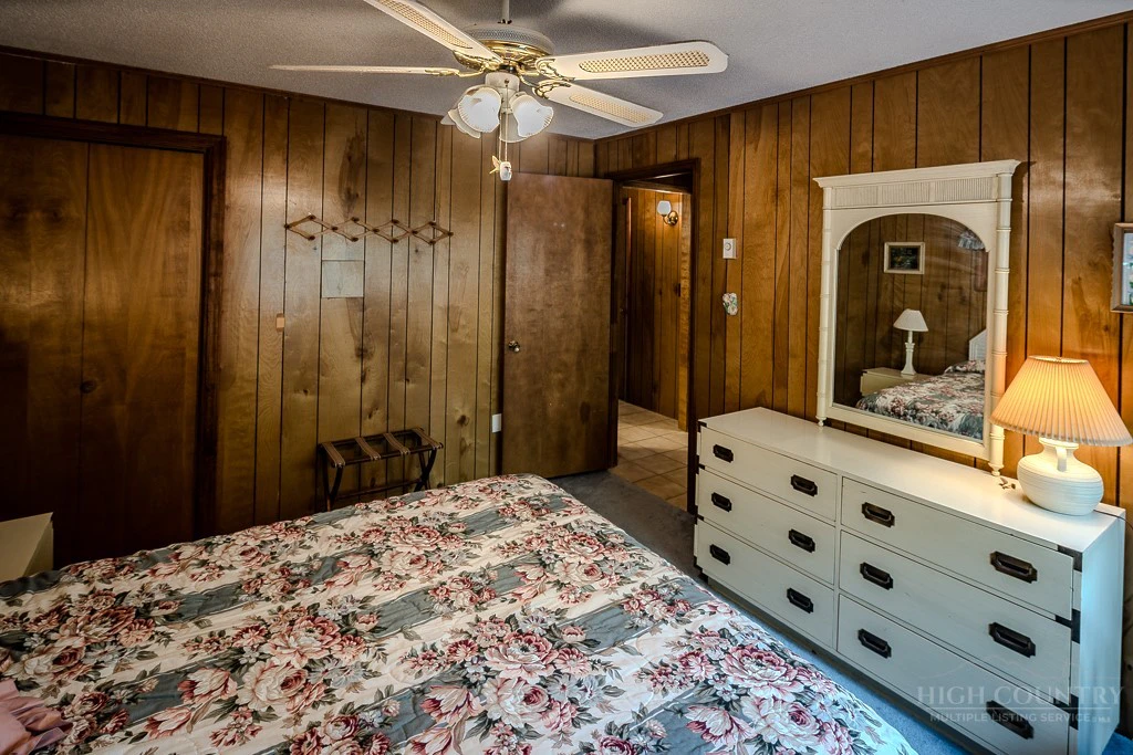 Image number 3 for the current listing