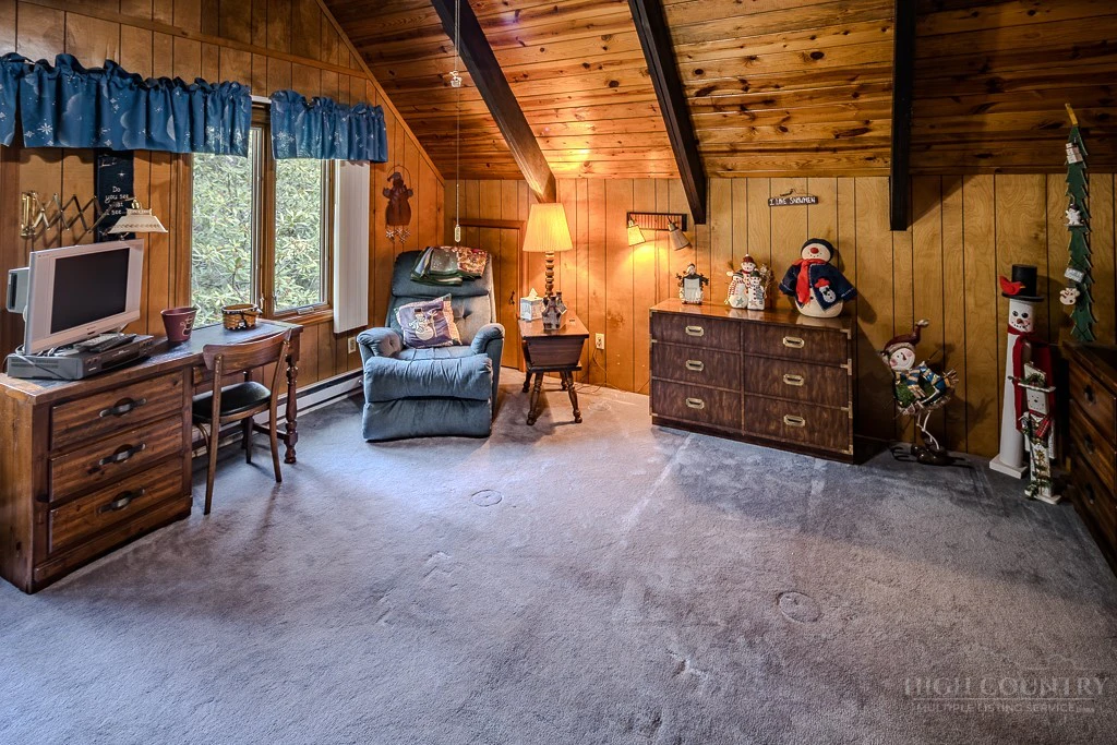 Image number 21 for the current listing