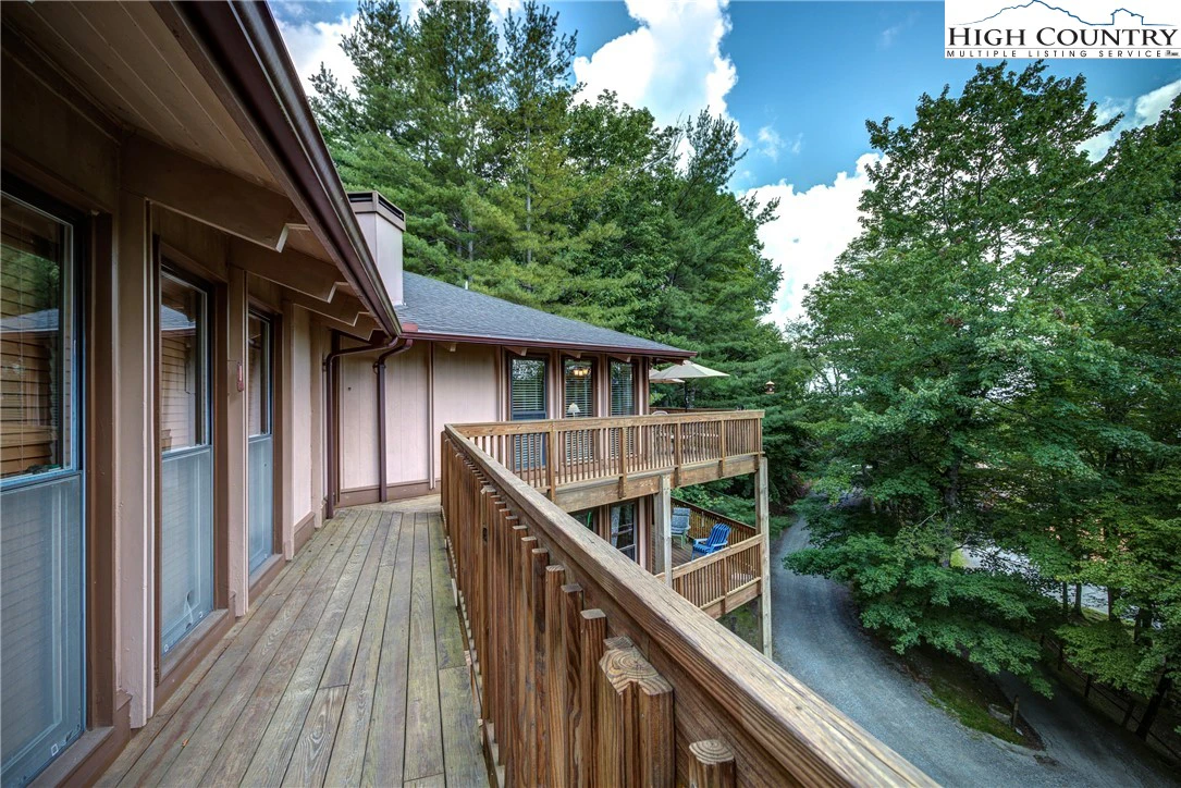 Image number 2 for the current listing