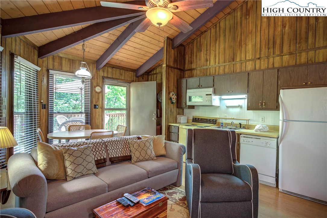 Image number 9 for the current listing
