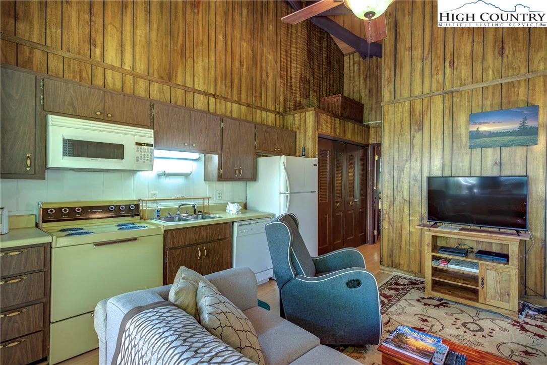 Image number 8 for the current listing