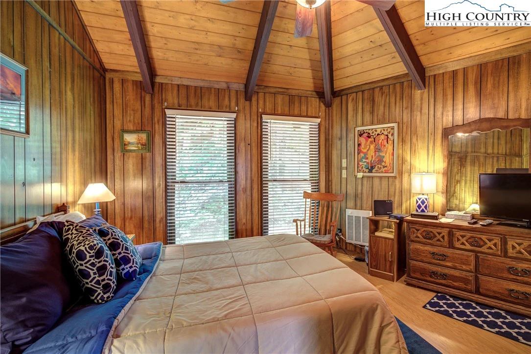 Image number 7 for the current listing