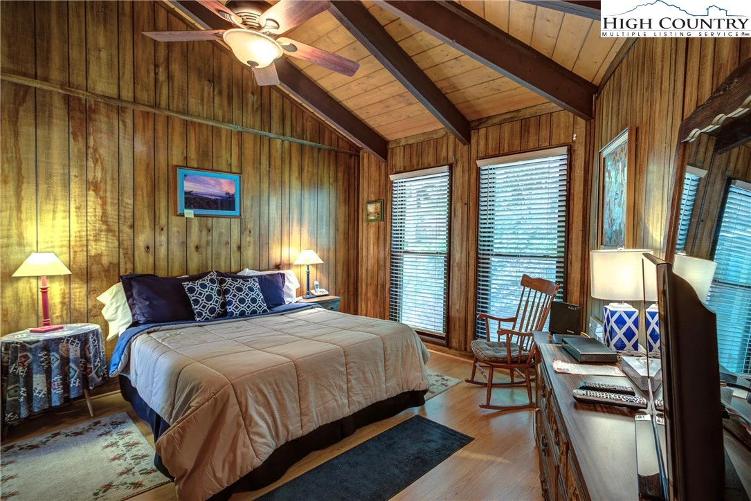 Image number 6 for the current listing