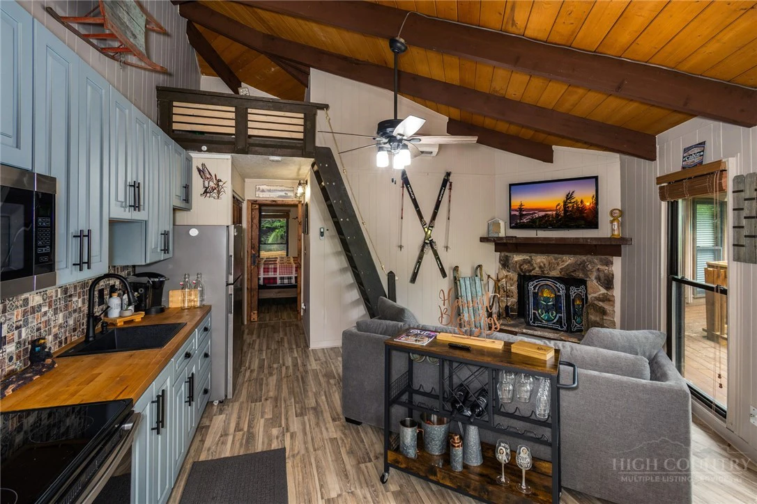 Image number 3 for the current listing