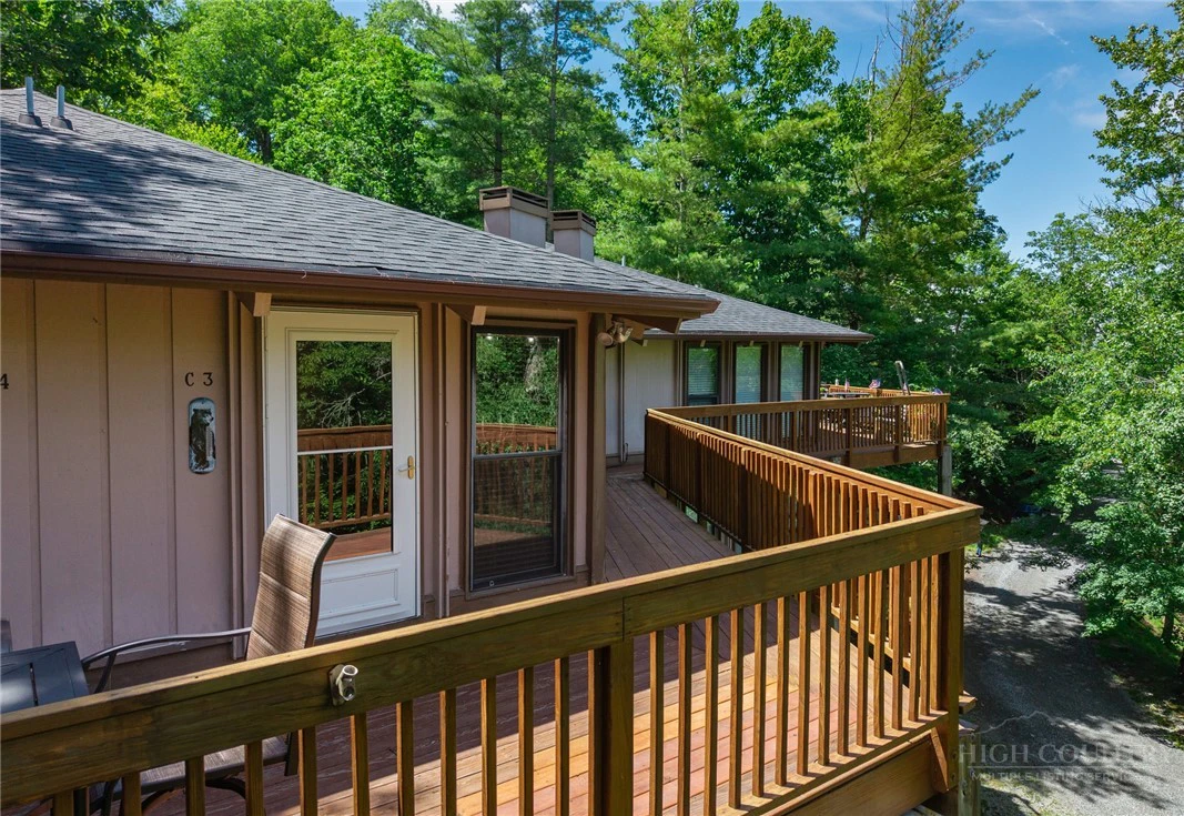Image number 18 for the current listing