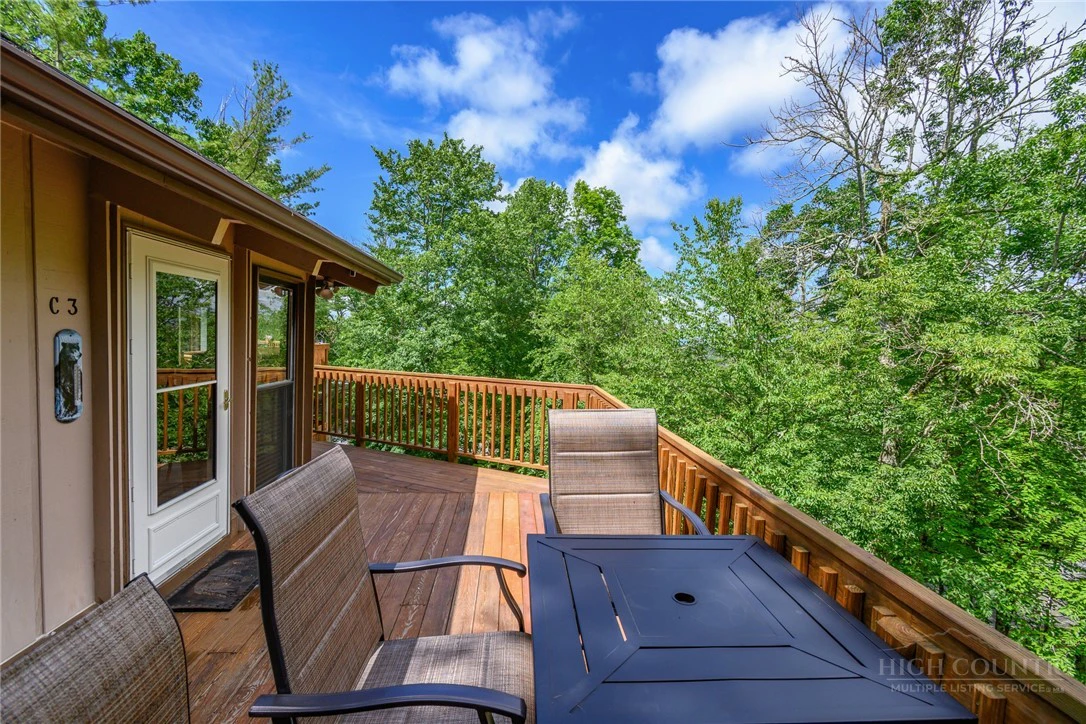 Image number 17 for the current listing