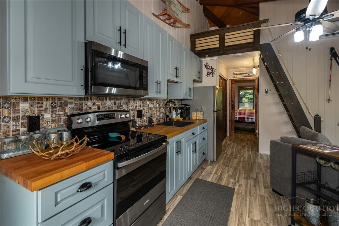 Image number 5 for the current listing